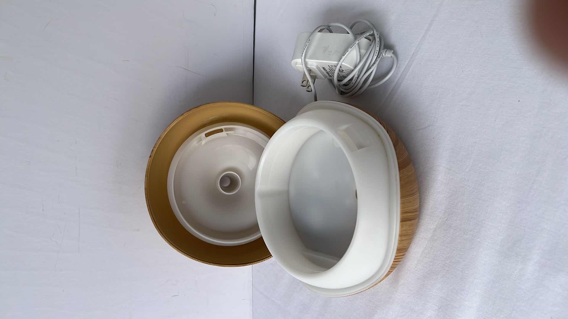 Photo 1 of RENPHO SMART OIL DIFFUSER (MODEL RF-SM001)