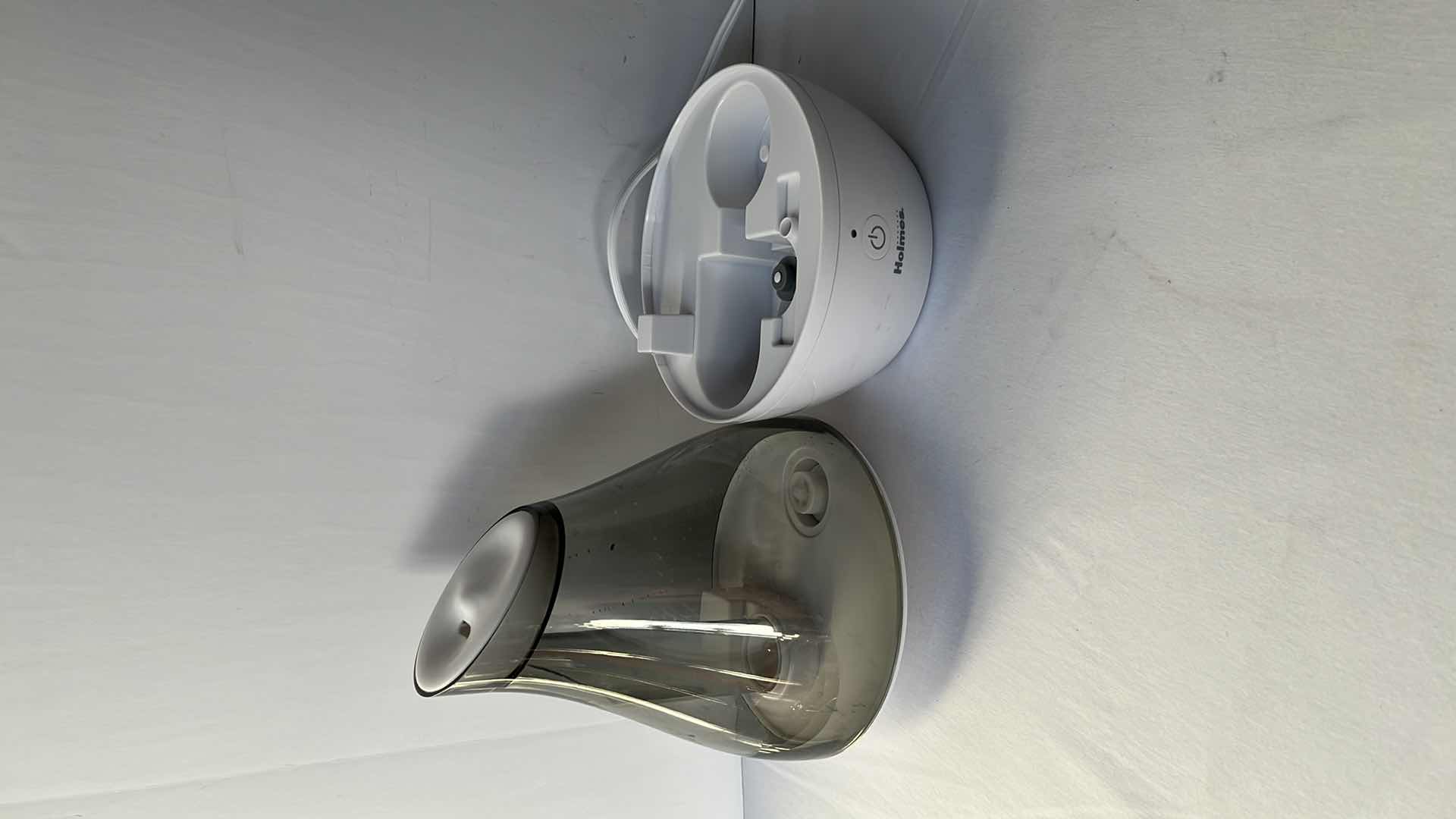 Photo 1 of SUNBEAM HOLMES ULTRASONIC COOL MIST HUMIDIFIER (MODEL HM827TG-FCA, HM827TG)