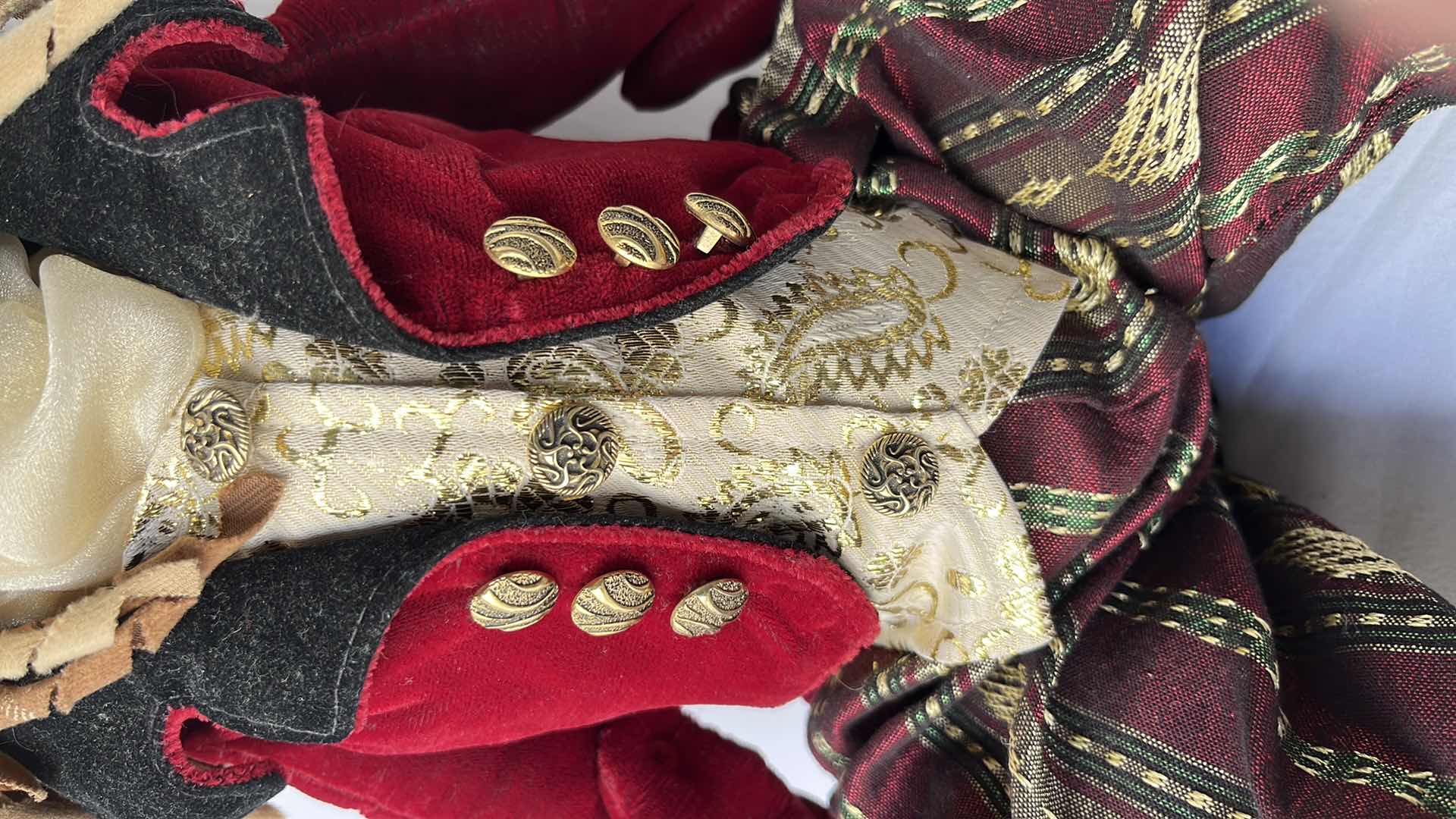 Photo 1 of KATHERINE’S COLLECTION RENAISSANCE CIRCUS RINGMASTER LION BY WAYNE KLESKI, 30”H