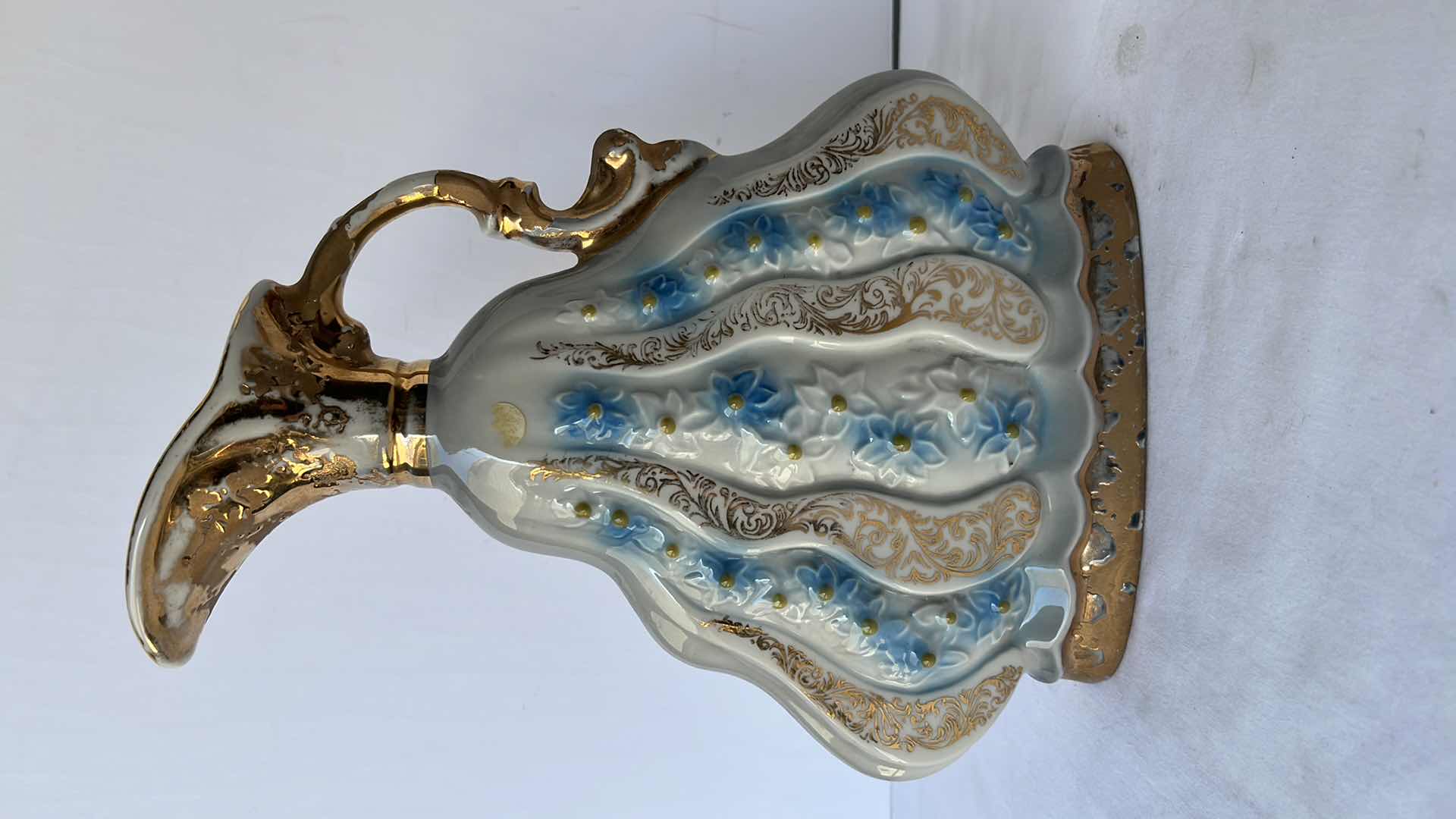 Photo 1 of VINTAGE 1970 JIM BEAM REGAL CHINA DECANTER/VASE 9” X 11.25”H