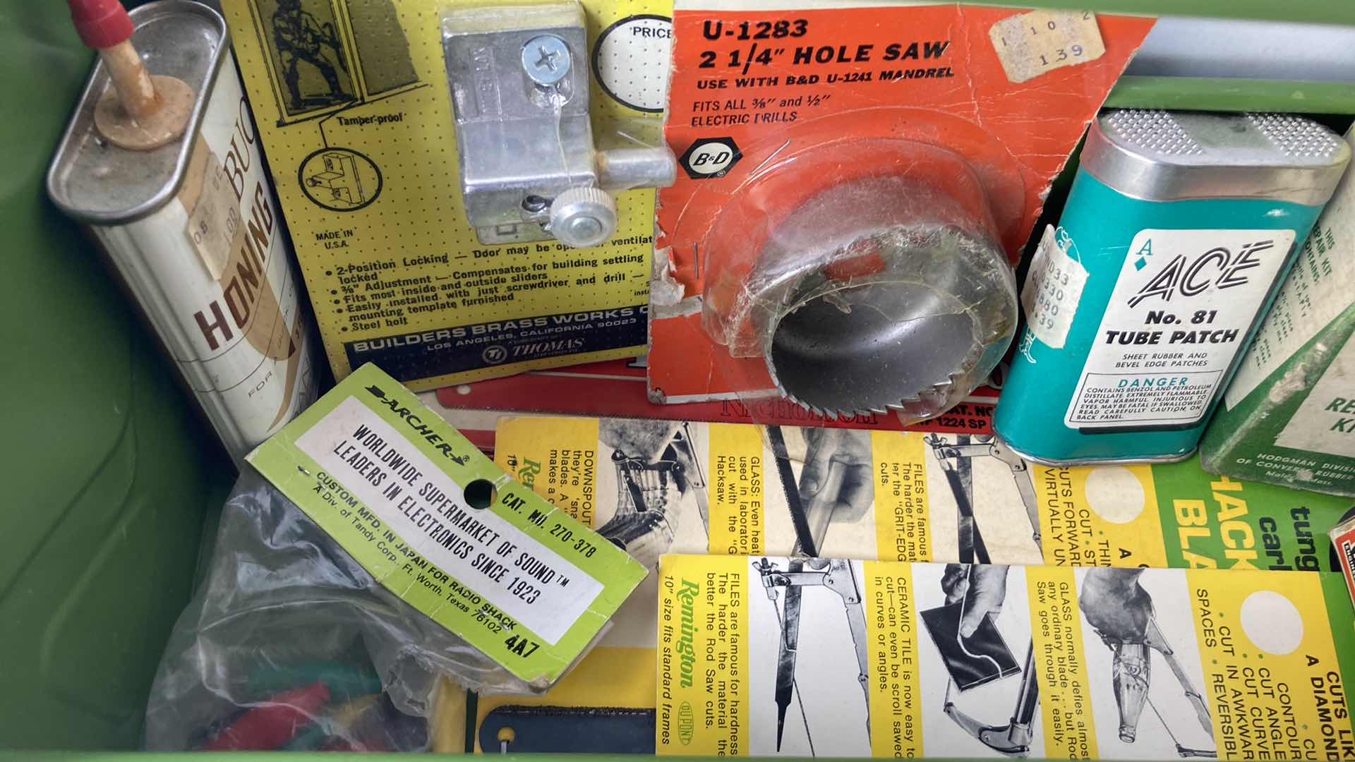 Photo 1 of VINTAGE EZ TOTER TOOL BOX W CONTENTS INCLUDED