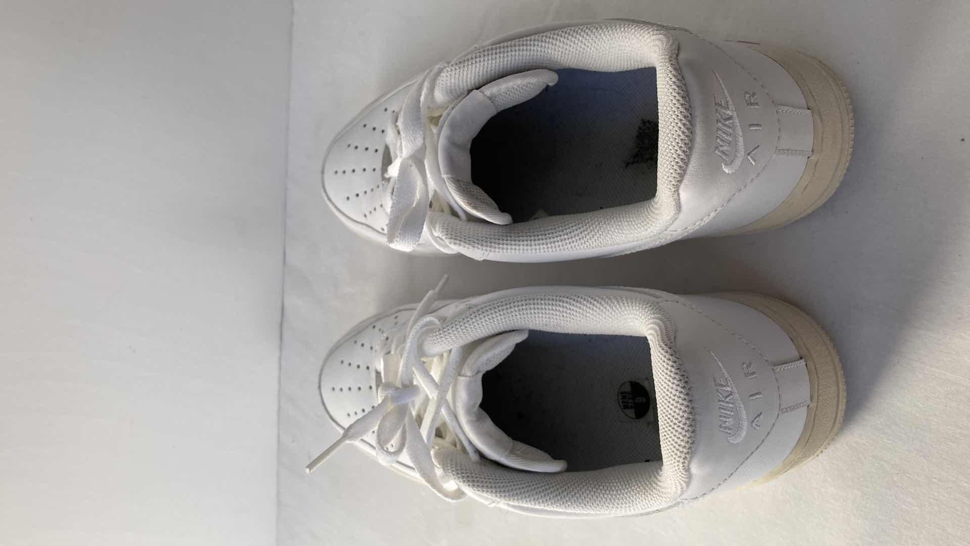 Photo 1 of NIKE AIR FORCE 1 ‘07 SHOES SIZE 9 W BOX