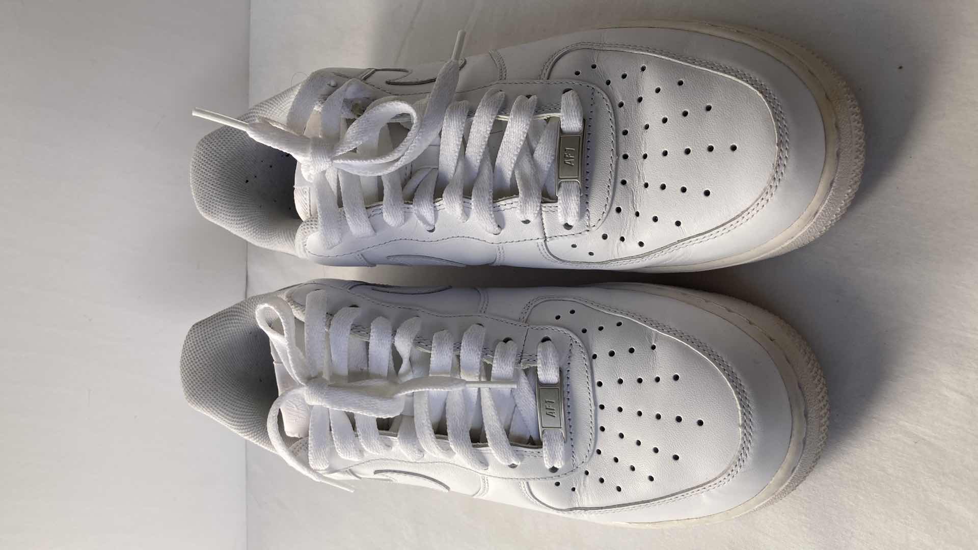 Photo 1 of NIKE AIR FORCE 1 ‘07 SHOES SIZE 9 W BOX