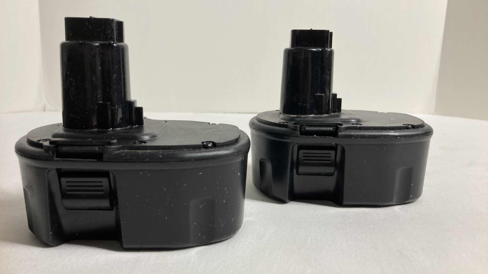 Photo 4 of DEWALT CORDLESS DRILL W 2 RECHARGEABLE BATTERIES & CASE