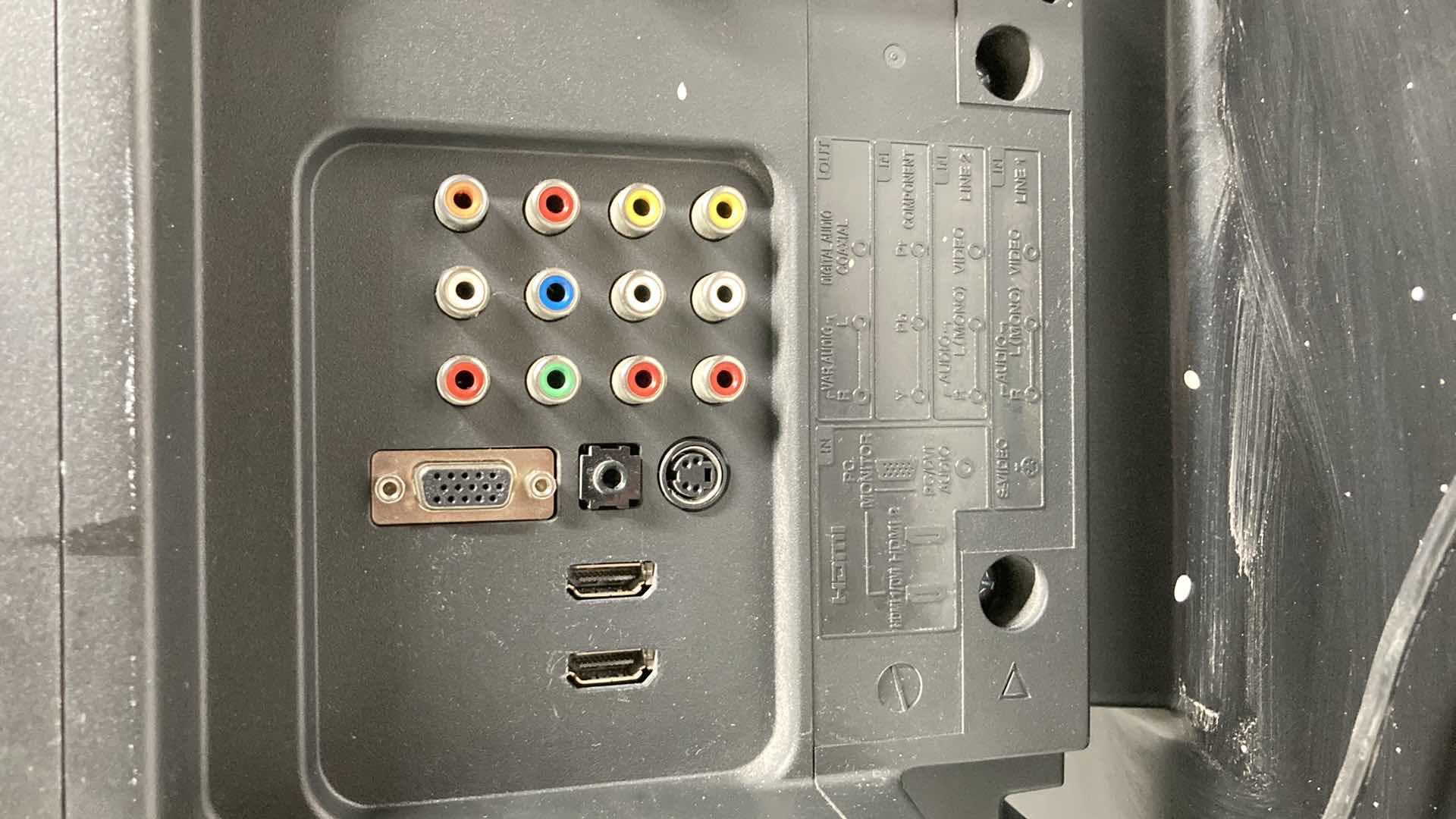 Photo 1 of RCA BUILT IN DVD PLAYER 26” HDTV MODEL L26HD32D