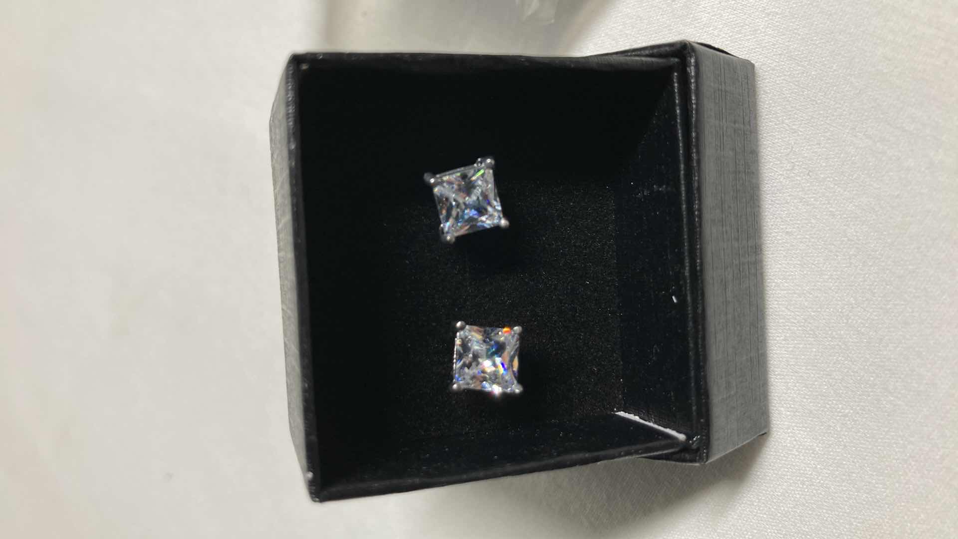 Photo 2 of NEW LUVAMI CUBIC ZIRCONIA 0.25” SQUARE STUD EARRINGS (20)