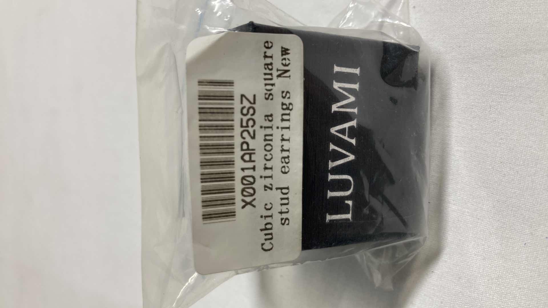 Photo 3 of NEW LUVAMI CUBIC ZIRCONIA 0.25” SQUARE STUD EARRINGS (20)