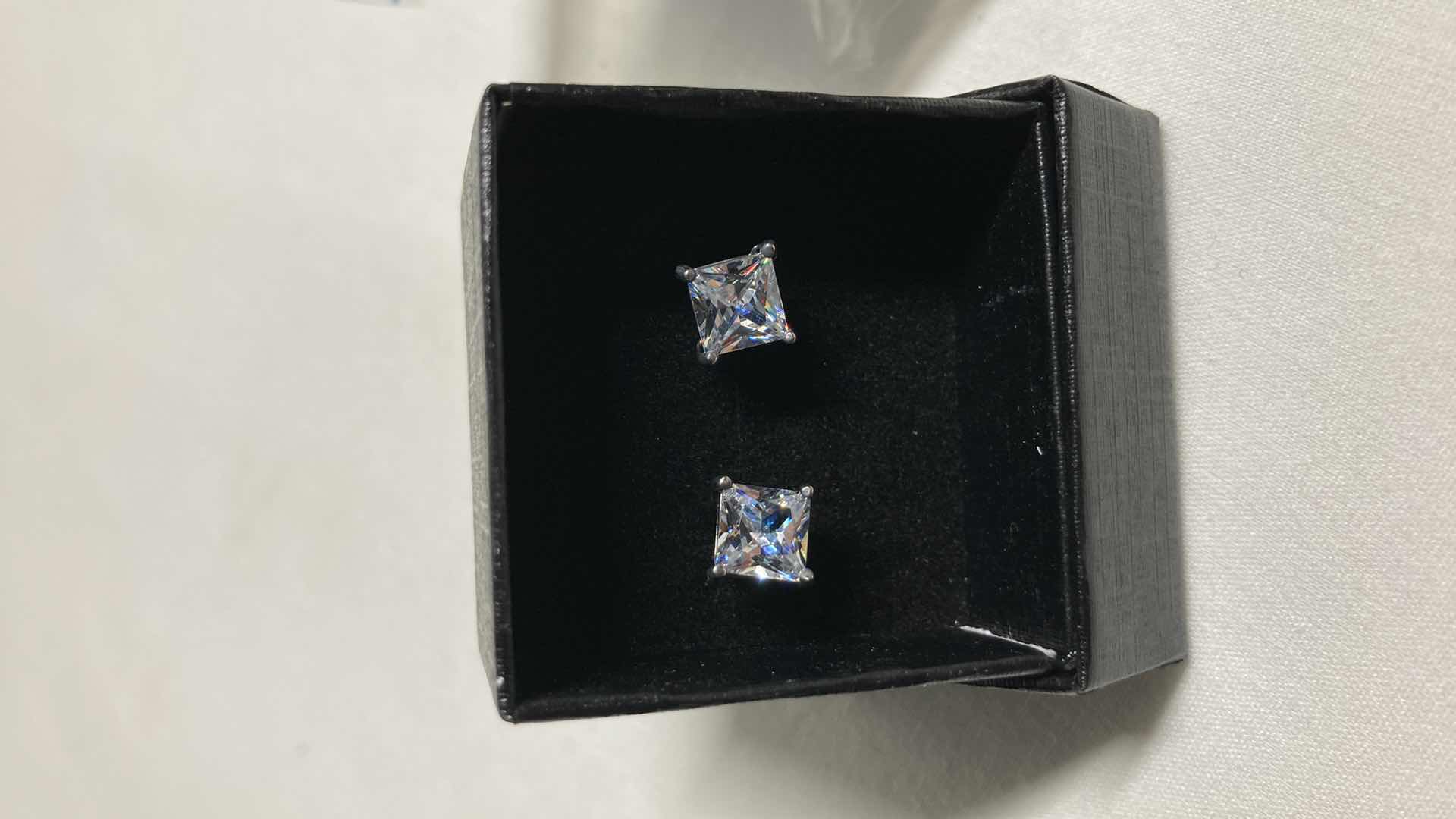 Photo 1 of NEW LUVAMI CUBIC ZIRCONIA 0.25” SQUARE STUD EARRINGS (20)