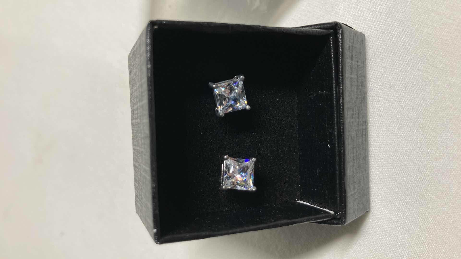 Photo 1 of NEW LUVAMI CUBIC ZIRCONIA 0.25” SQUARE STUD EARRINGS (20)