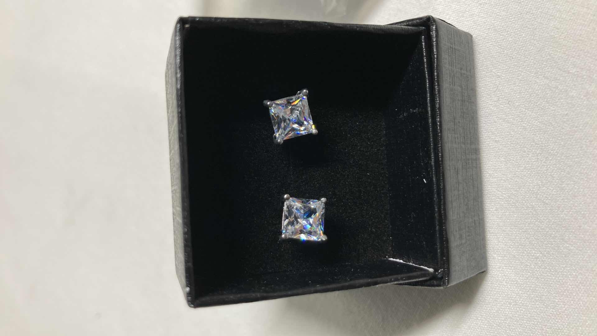 Photo 2 of NEW LUVAMI CUBIC ZIRCONIA 0.25” SQUARE STUD EARRINGS (20)