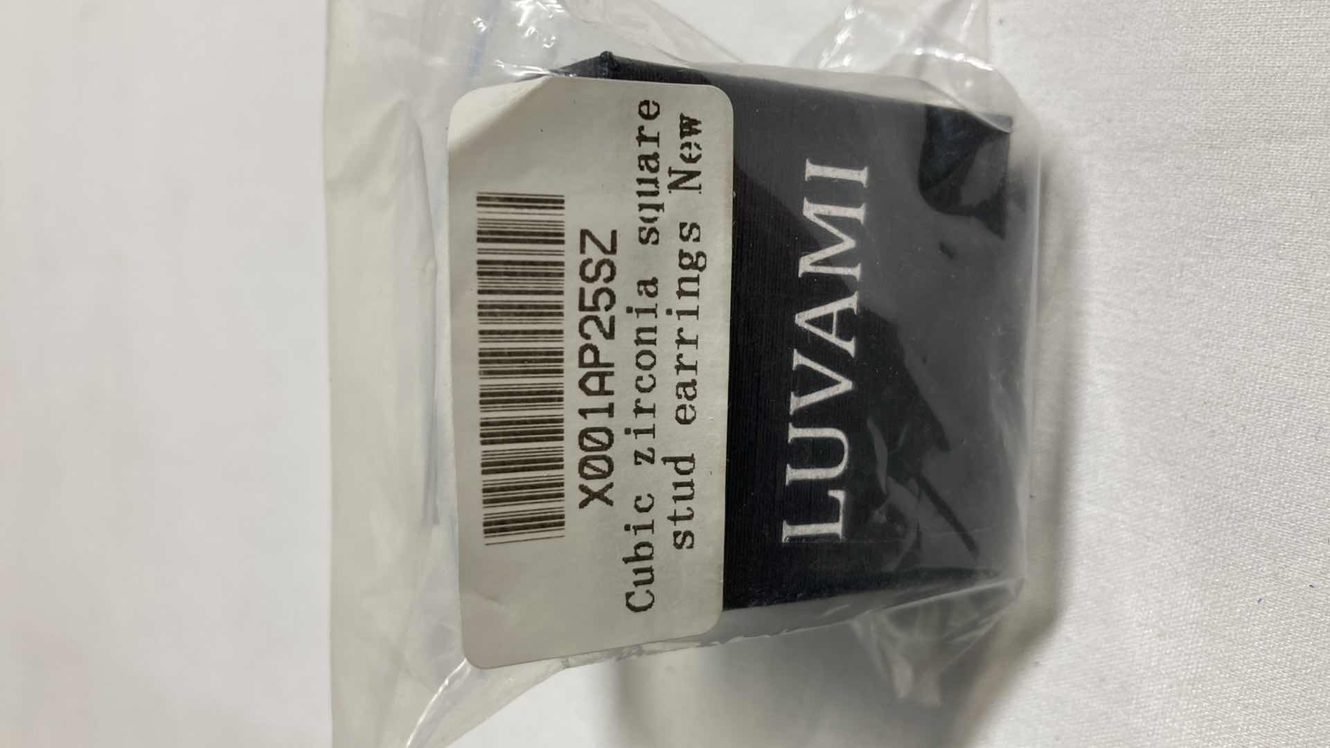 Photo 3 of NEW LUVAMI CUBIC ZIRCONIA 0.25” SQUARE STUD EARRINGS (20)