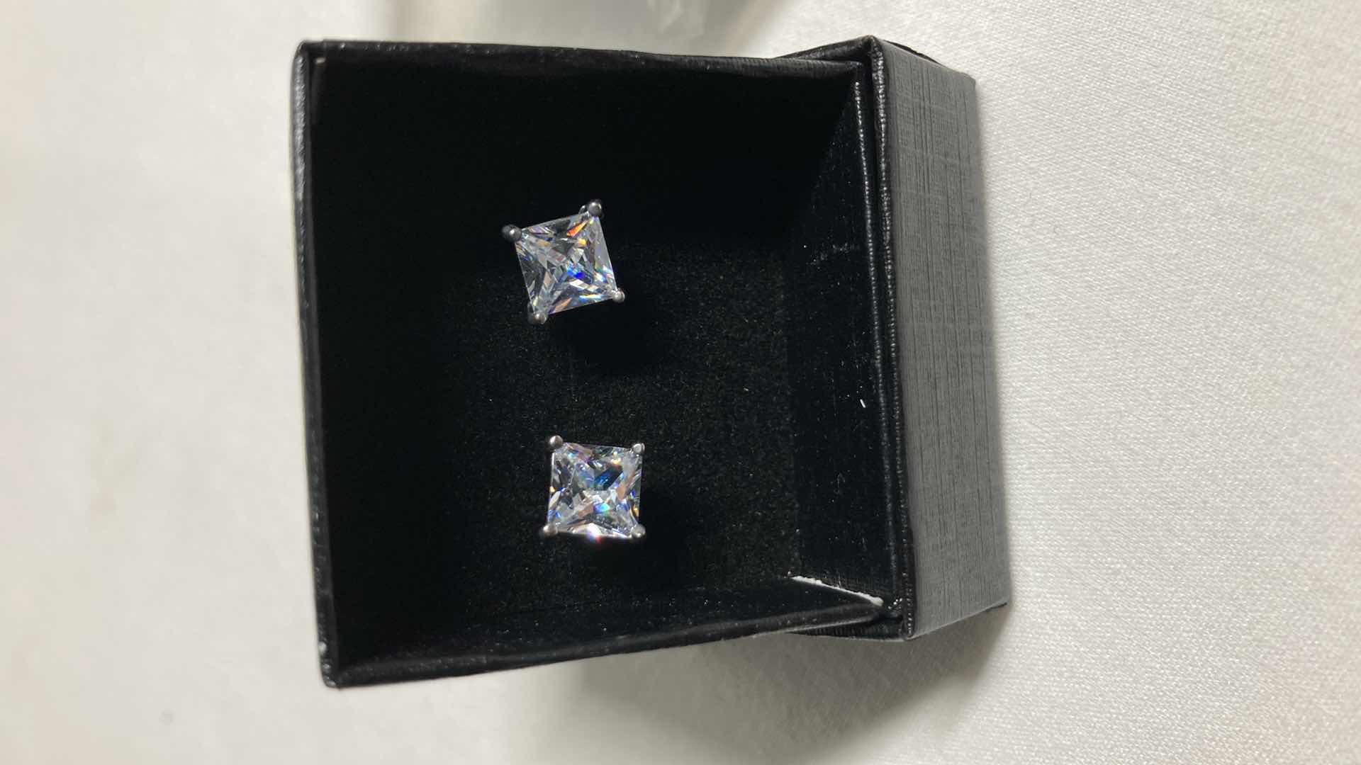 Photo 1 of NEW LUVAMI CUBIC ZIRCONIA 0.25” SQUARE STUD EARRINGS (20)