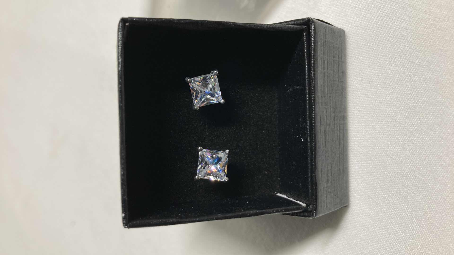 Photo 2 of NEW LUVAMI CUBIC ZIRCONIA 0.25” SQUARE STUD EARRINGS (20)