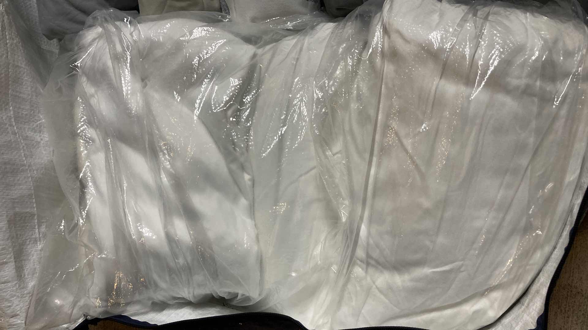 Photo 2 of DUVETS- VARIOUS COLORS & SIZES (13) W NYLON BAG