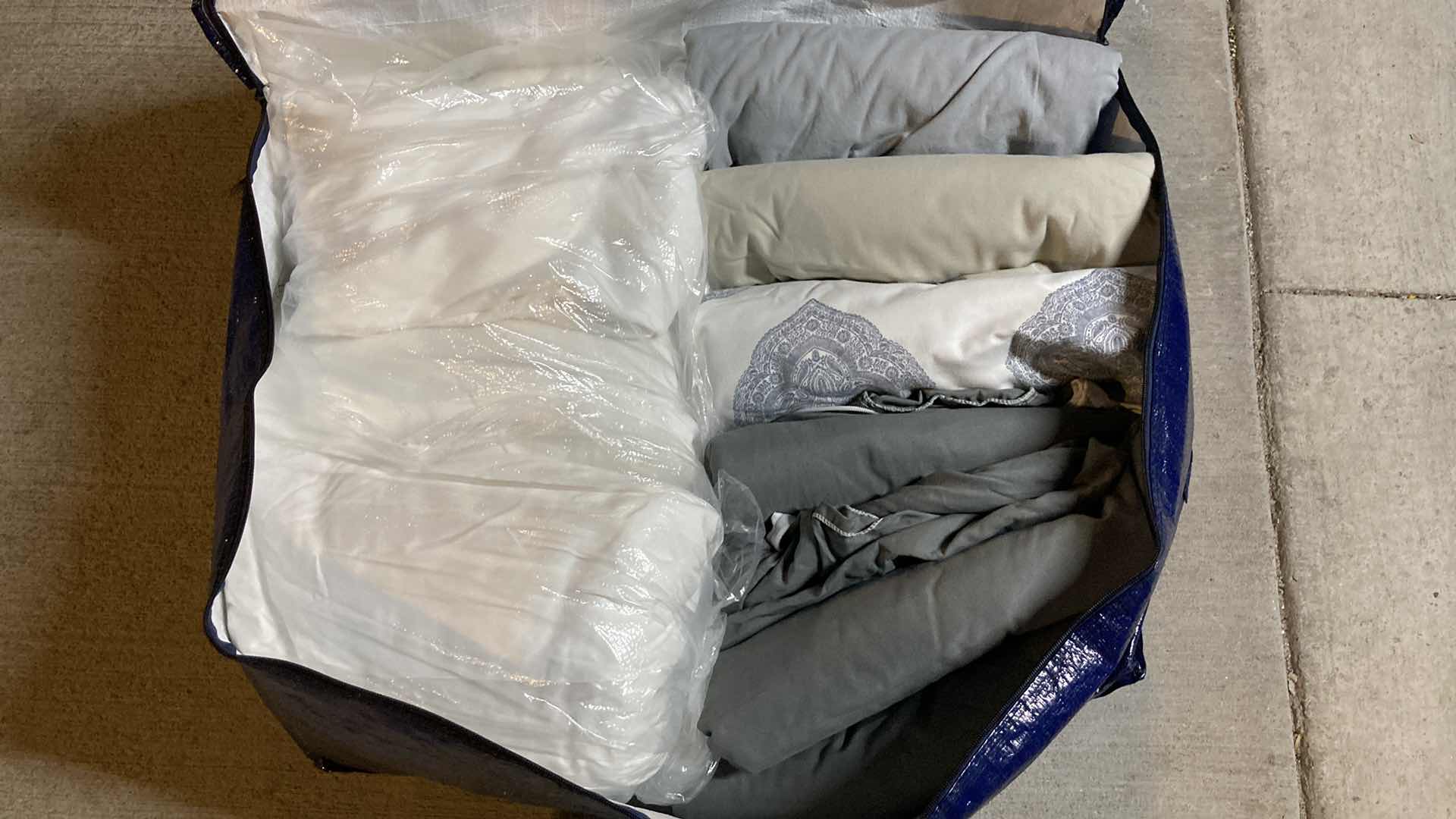 Photo 1 of DUVETS- VARIOUS COLORS & SIZES (13) W NYLON BAG