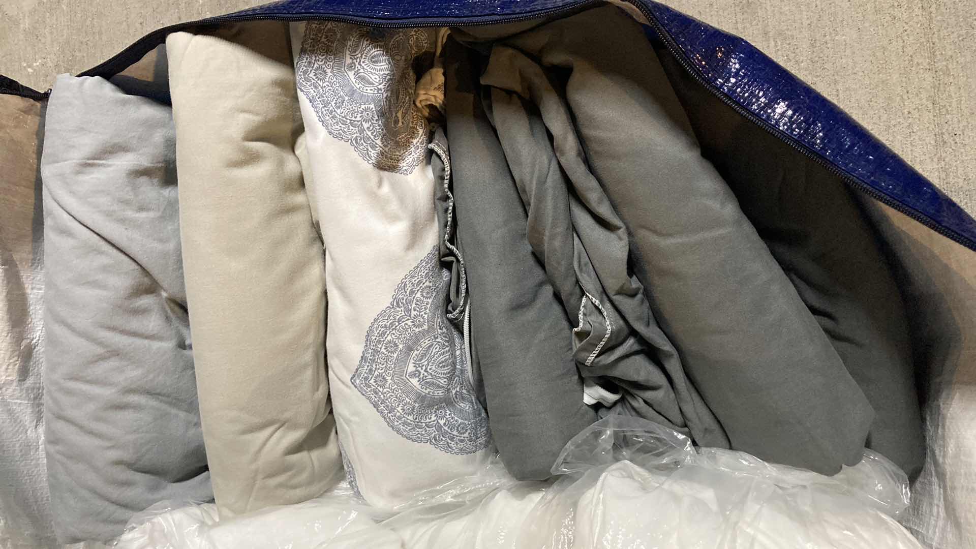 Photo 3 of DUVETS- VARIOUS COLORS & SIZES (13) W NYLON BAG