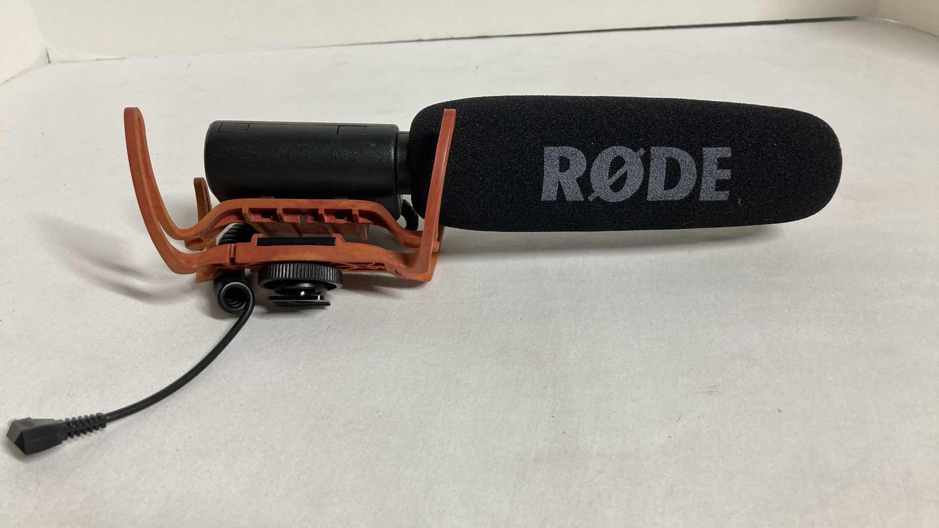 Photo 8 of CANON AVC HD PROGRESSIVE VIDEO CAMERA MODEL XA20 W RODE MICROPHONE & BAG