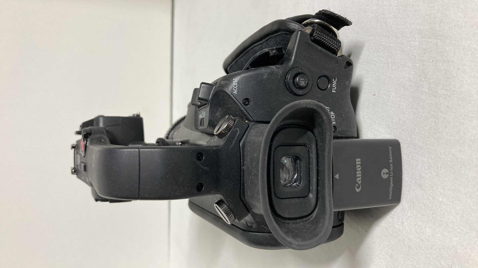 Photo 6 of CANON AVC HD PROGRESSIVE VIDEO CAMERA MODEL XA20 W RODE MICROPHONE & BAG