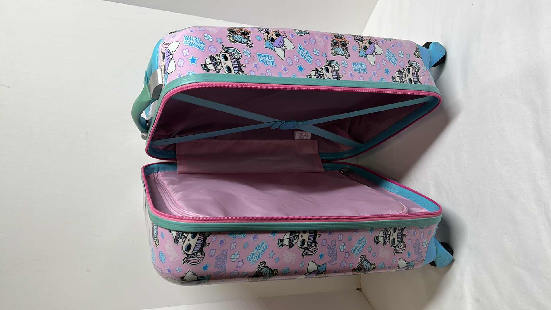 Photo 1 of LOL SURPRISE DOLLS 18.5” LUGGAGE CASE W SPINNER WHEELS