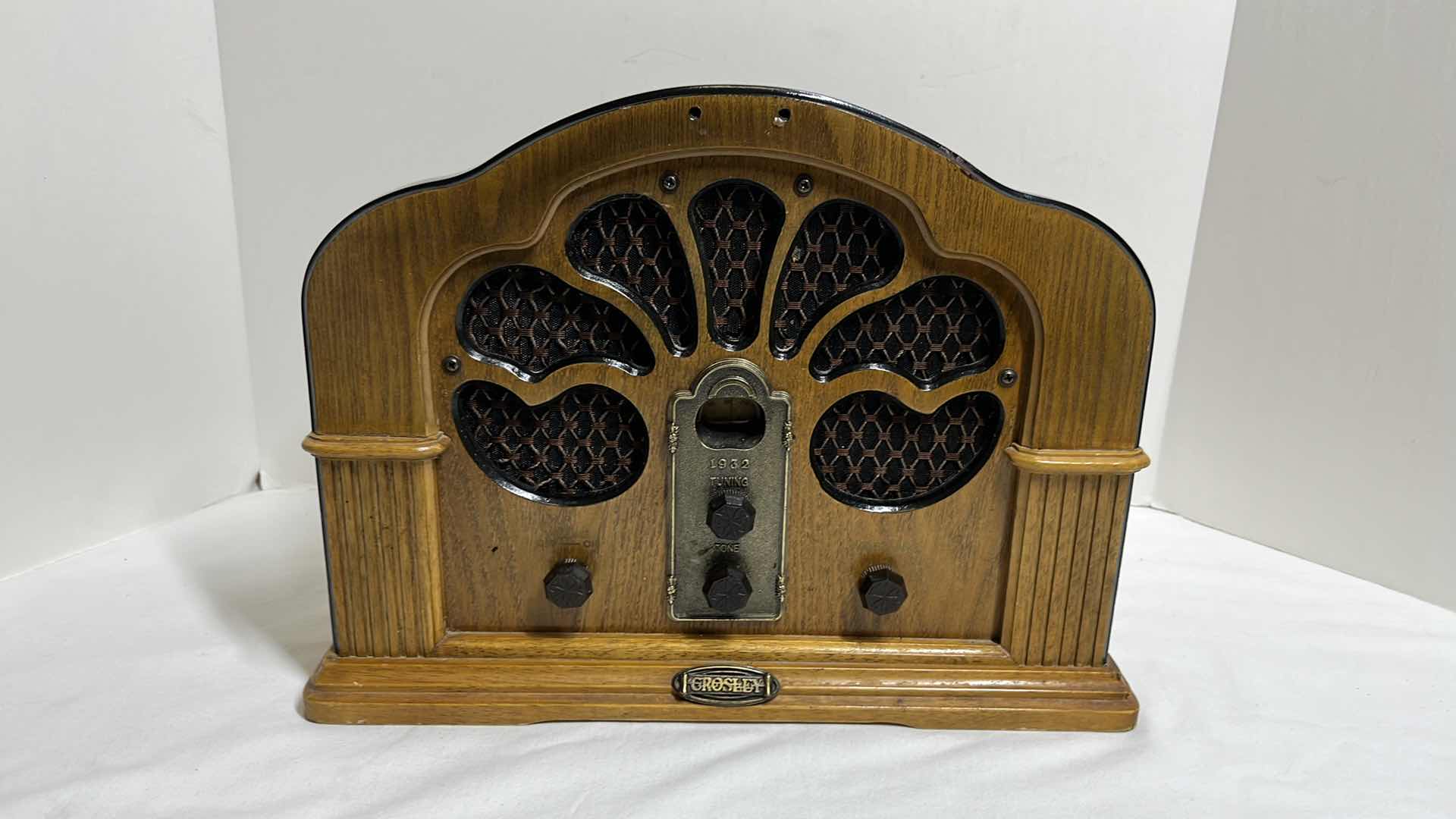 Photo 1 of CROSLEY COLLECTORS EDITION RADIO/CASSETTE PLAYER MODEL CR14