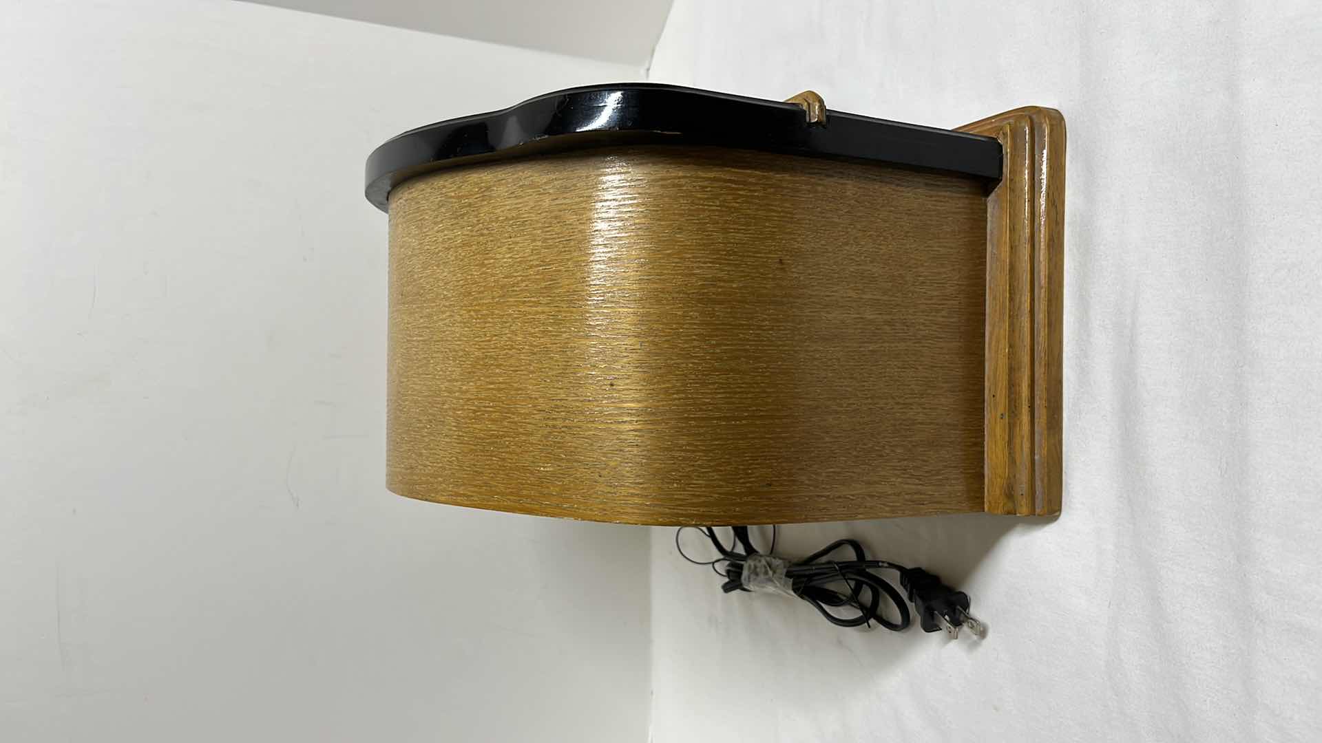 Photo 1 of CROSLEY COLLECTORS EDITION RADIO/CASSETTE PLAYER MODEL CR14