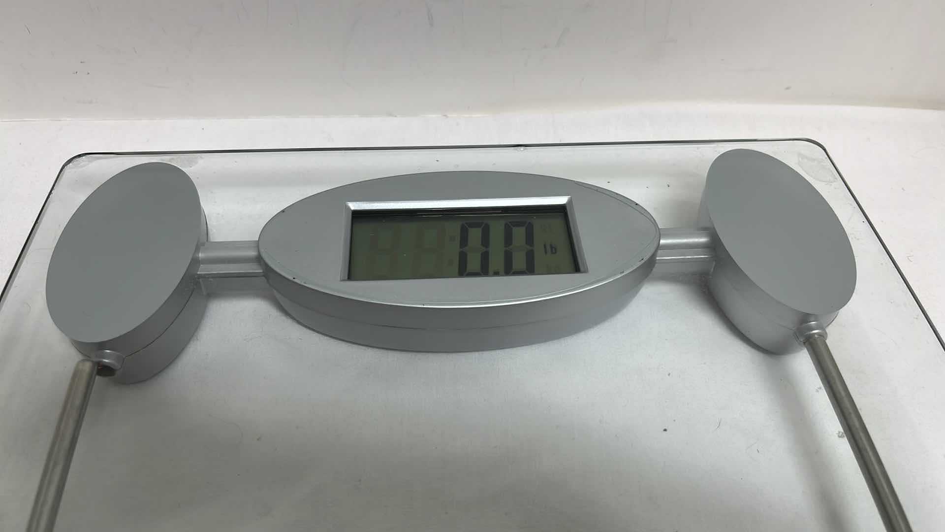 Photo 1 of GLASS TOP BATTERY OPERATED SCALE