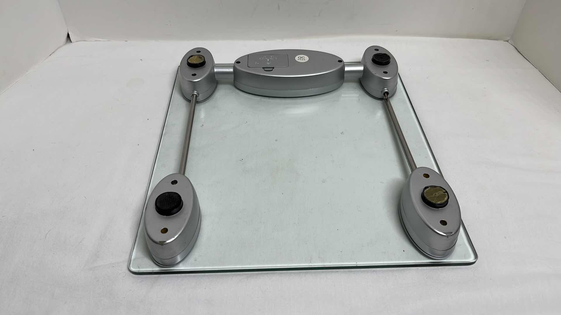 Photo 1 of GLASS TOP BATTERY OPERATED SCALE