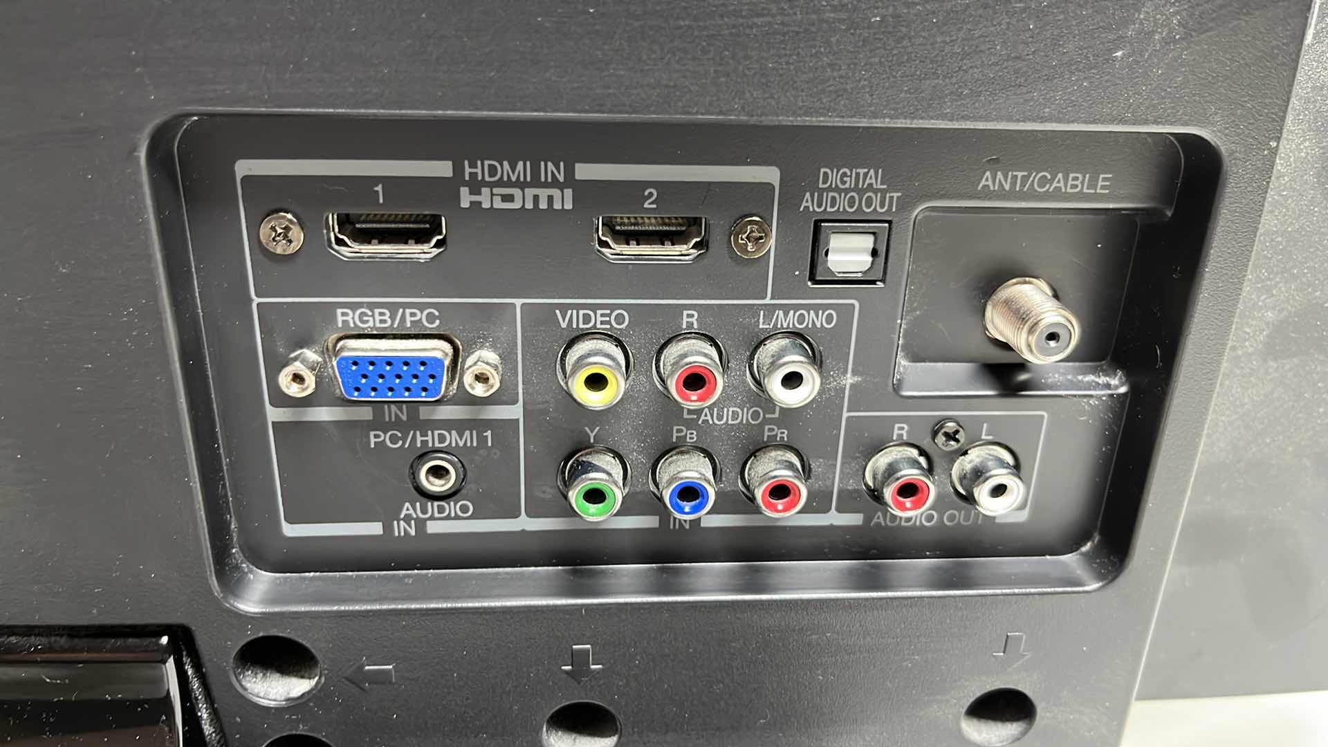 Photo 4 of TOSHIBA 24” 1080P LED-LDC HDTV MODEL 24SL410U