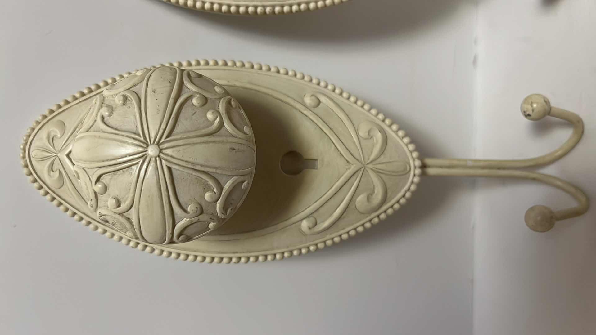 Photo 1 of DECORATIVE ORNATE DOOR KNOB WALL HOOKS 3” X 8.5” (3)