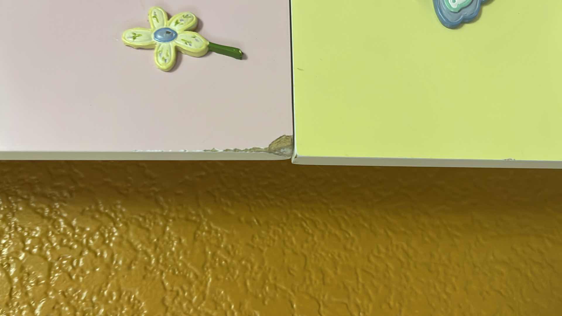 Photo 1 of CHILDREN’S HEIGHT CHART & LOOK WHAT I MADE ART DISPLAY W CLIPS