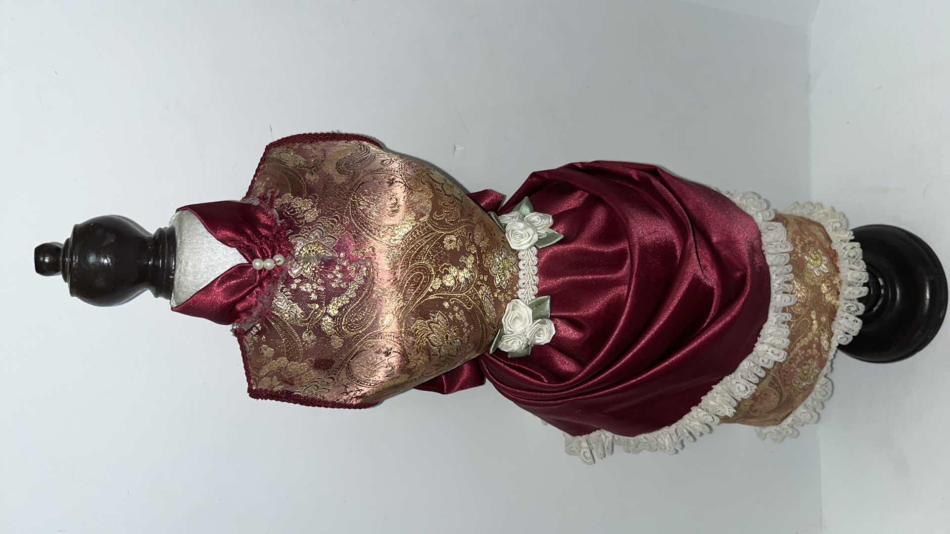 Photo 1 of VINTAGE STYLE MANNEQUIN & DRESS STAND 26”