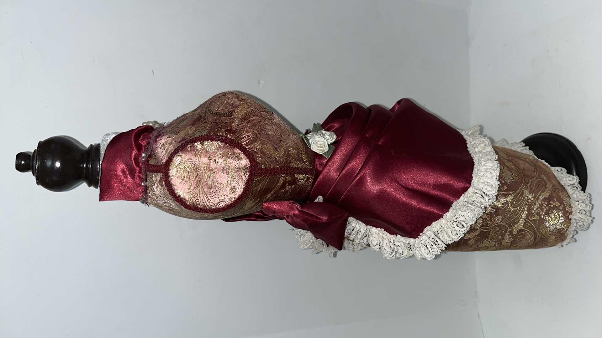 Photo 3 of VINTAGE STYLE MANNEQUIN & DRESS STAND 26”