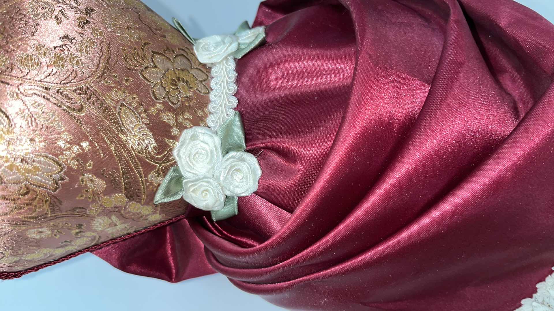 Photo 6 of VINTAGE STYLE MANNEQUIN & DRESS STAND 26”