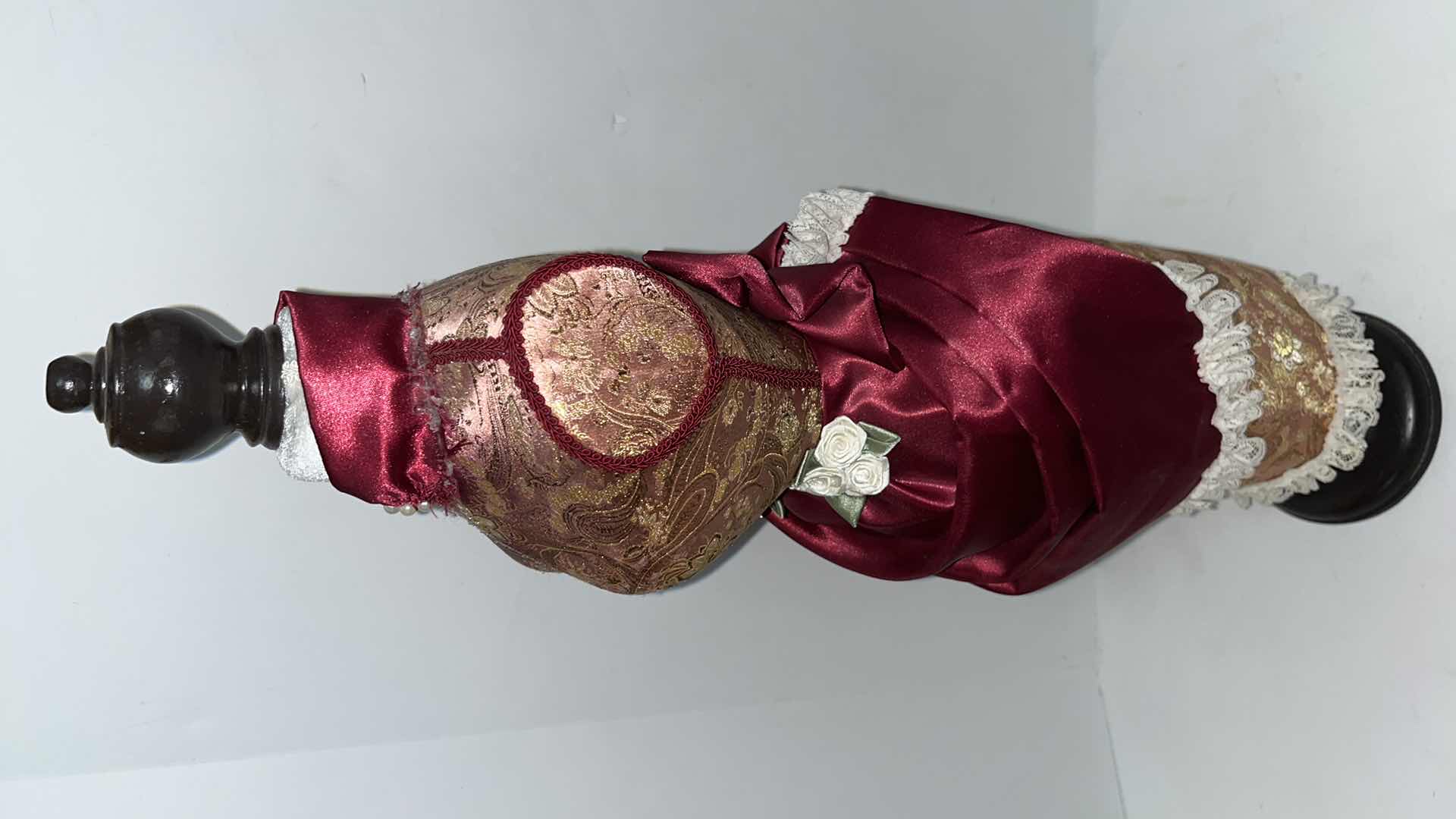 Photo 5 of VINTAGE STYLE MANNEQUIN & DRESS STAND 26”