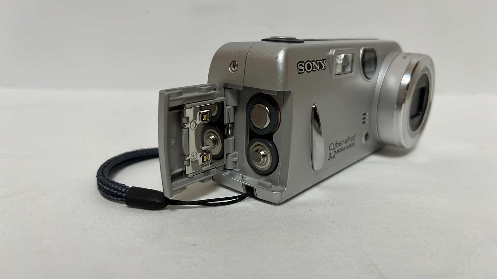Photo 1 of SONY CYBER-SHOT 3.2 MEGA PIXEL DIGITAL STILL CAMERA MODEL DSC-P52