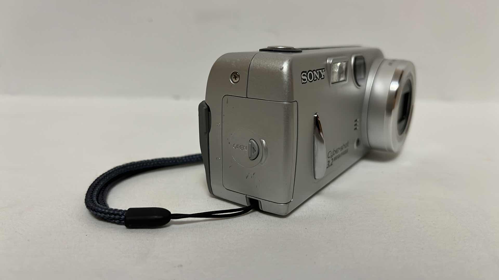 Photo 1 of SONY CYBER-SHOT 3.2 MEGA PIXEL DIGITAL STILL CAMERA MODEL DSC-P52