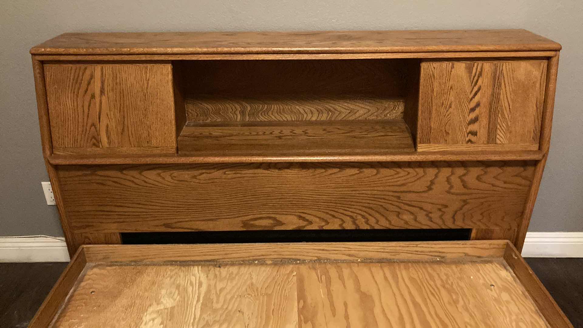 Photo 1 of VINTAGE OAK QUEEN BED FRAME W 4 DRAWERS & HEADBOARD STORAGE 86” X 95” H41”