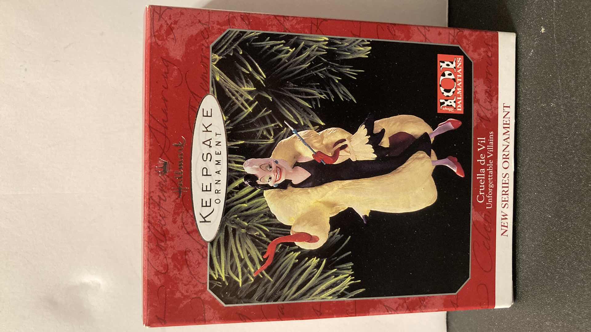 Photo 1 of NEW HALLMARK KEEPSAKE CRUELLA DE VIL UNFORGETTABLE VILLAINS ORNAMENT