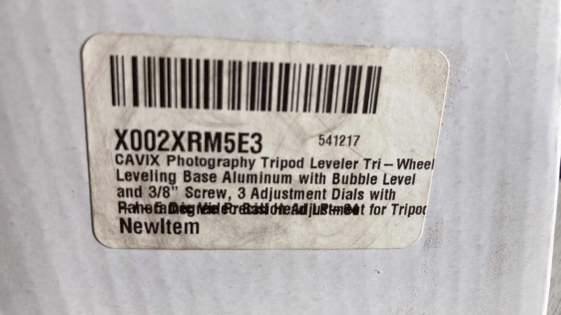 Photo 1 of NEW CAVIX PHOTOGRAPHY TRIPOD TRI-WHEEL BASE MODEL LP-64