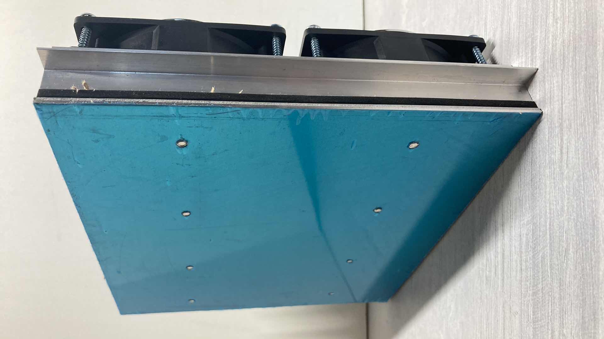 Photo 1 of NEW THERMOELECTRIC 4 FAN REFRIGERATION COOLING SYSTEM (2)