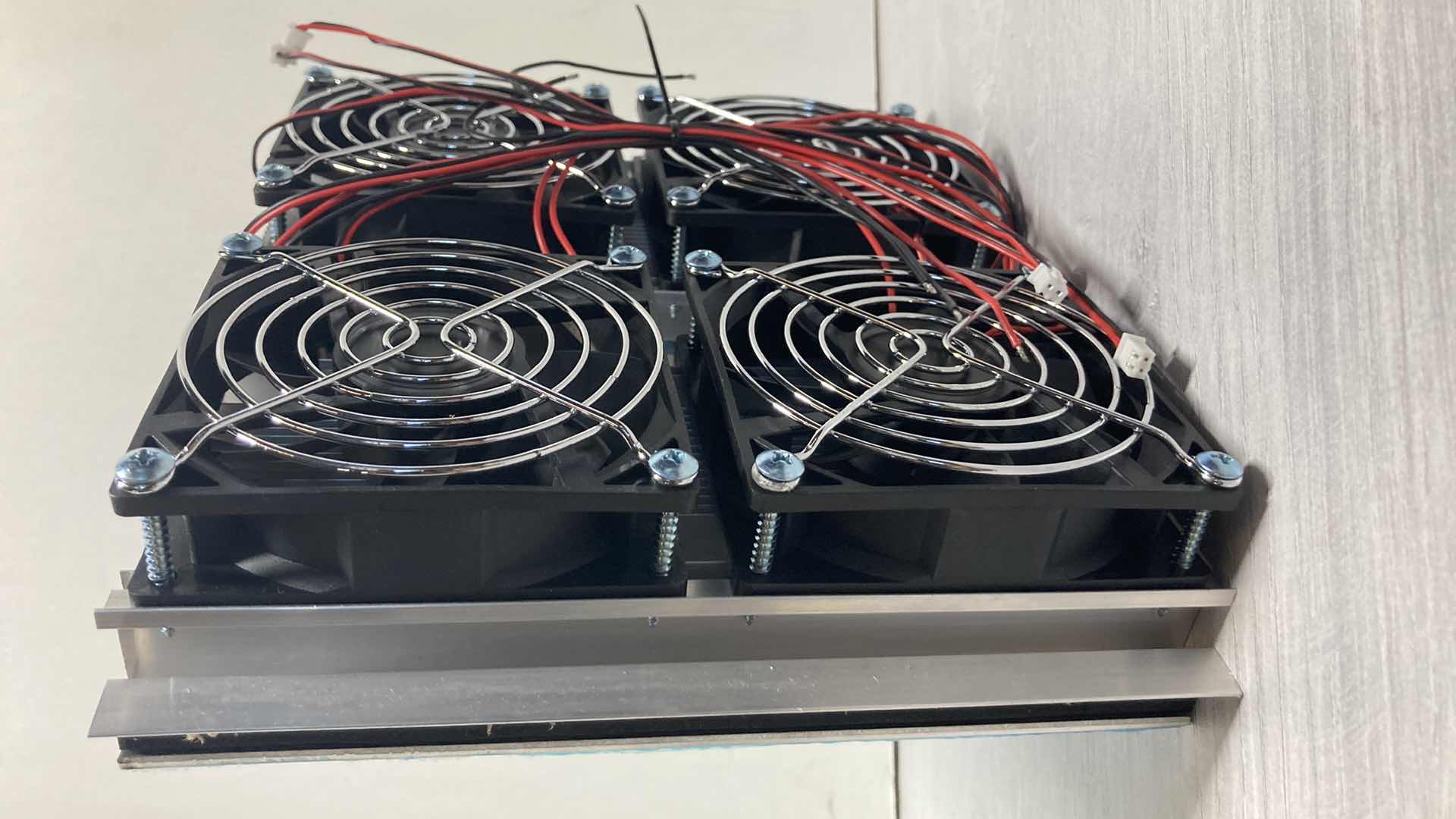 Photo 1 of NEW THERMOELECTRIC 4 FAN REFRIGERATION COOLING SYSTEM (2)