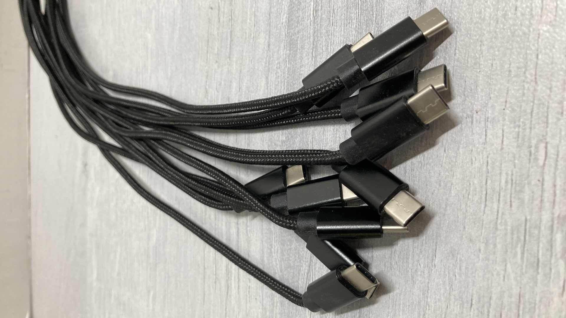 Photo 1 of USB TYPE C 2FT BLACK CHARGER CORDS (13)