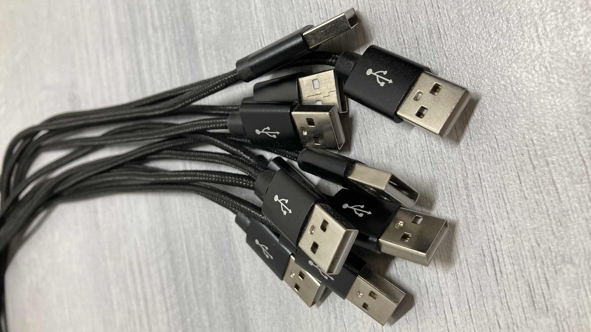Photo 1 of USB TYPE C 2FT BLACK CHARGER CORDS (13)