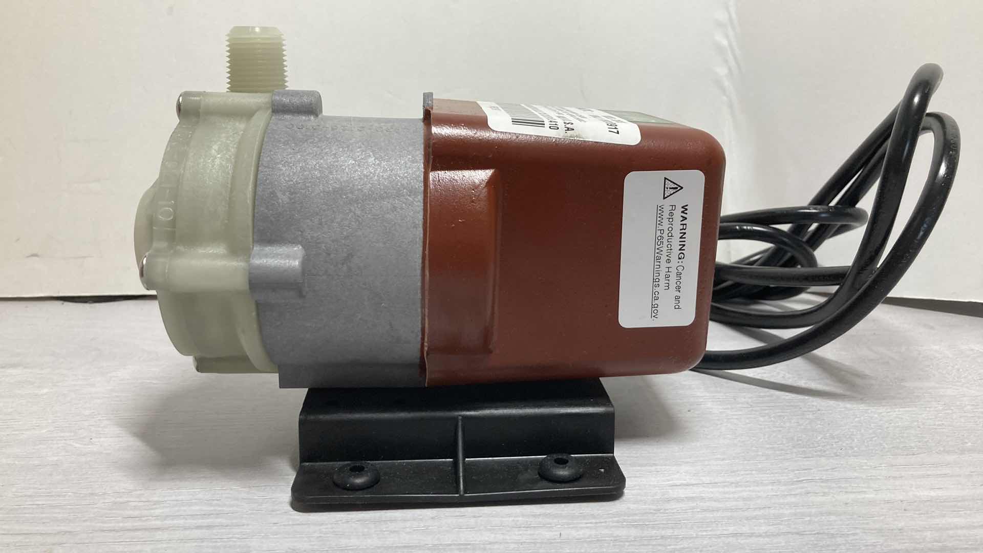 Photo 1 of DOMETIC CONDITIONER PUMP 115VOLTS 2.0AMPS 50/60HZ MODEL 336183