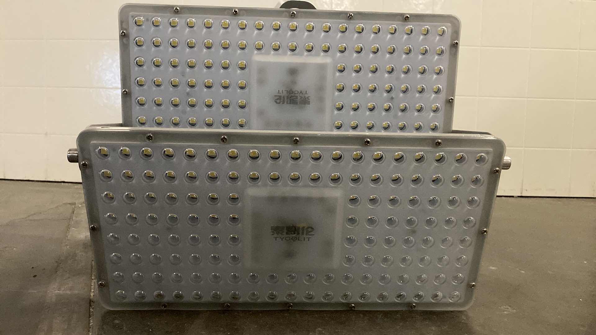 Photo 1 of TYCOLIT LED MODULE LIGHTS MODEL DF01 (4) W BRACKET MOUNT (HARDWIRE ONLY)