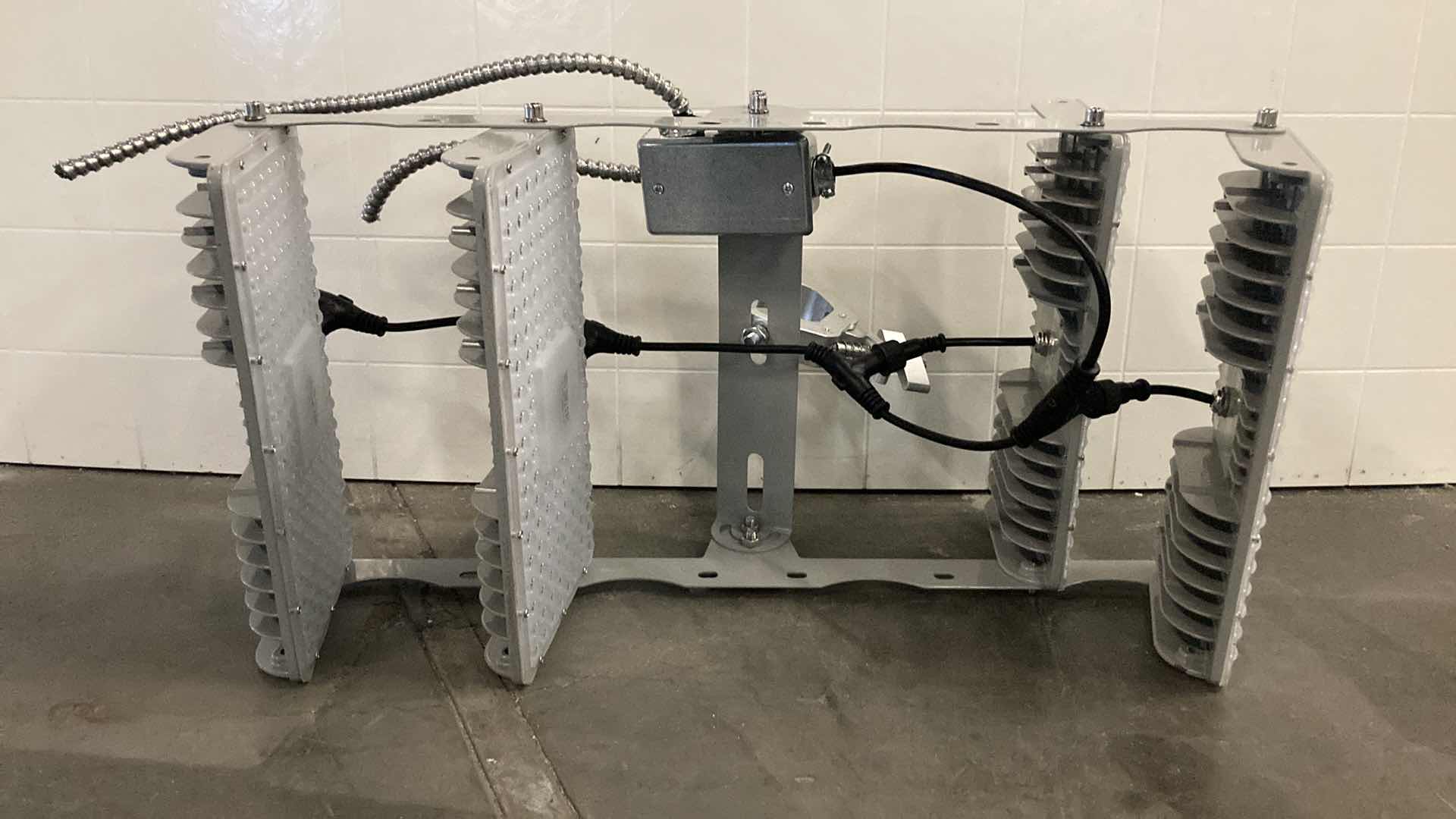 Photo 1 of TYCOLIT LED MODULE LIGHTS MODEL DF01 (4) W BRACKET MOUNT (HARDWIRE ONLY)