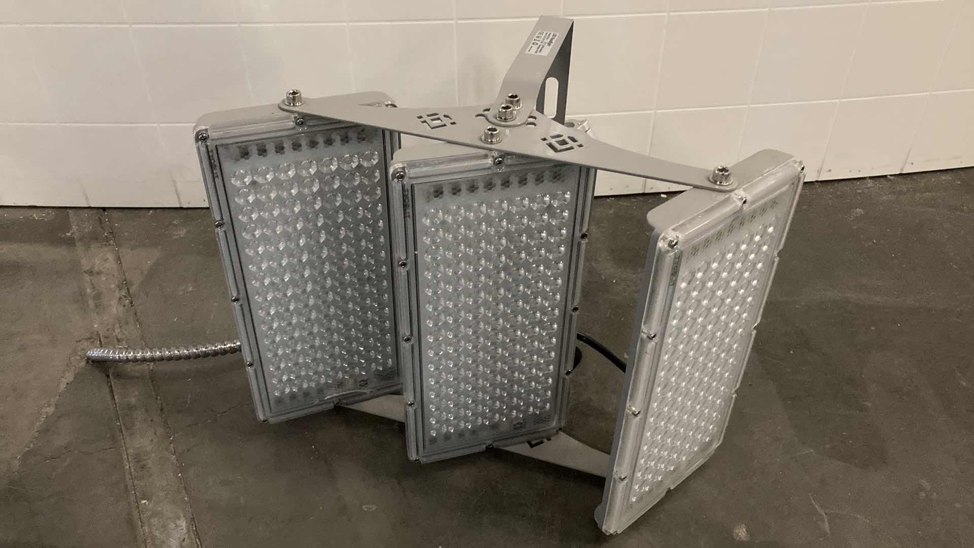 Photo 1 of TYCOLIT LED MODULE LIGHTS MODEL DF04 (3) W BRACKET MOUNT (HARDWIRE ONLY)