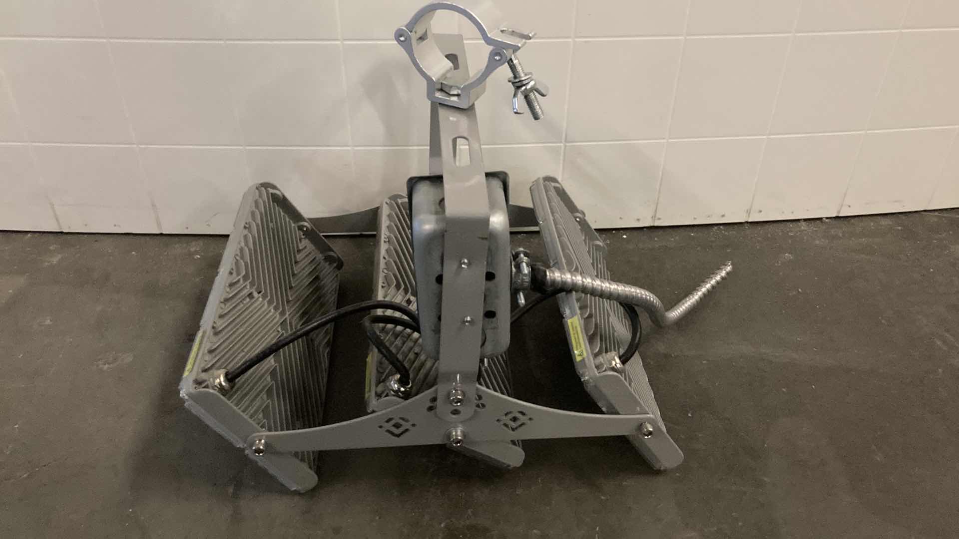 Photo 1 of TYCOLIT LED MODULE LIGHTS MODEL DF04 (3) W BRACKET MOUNT (HARDWIRE ONLY)