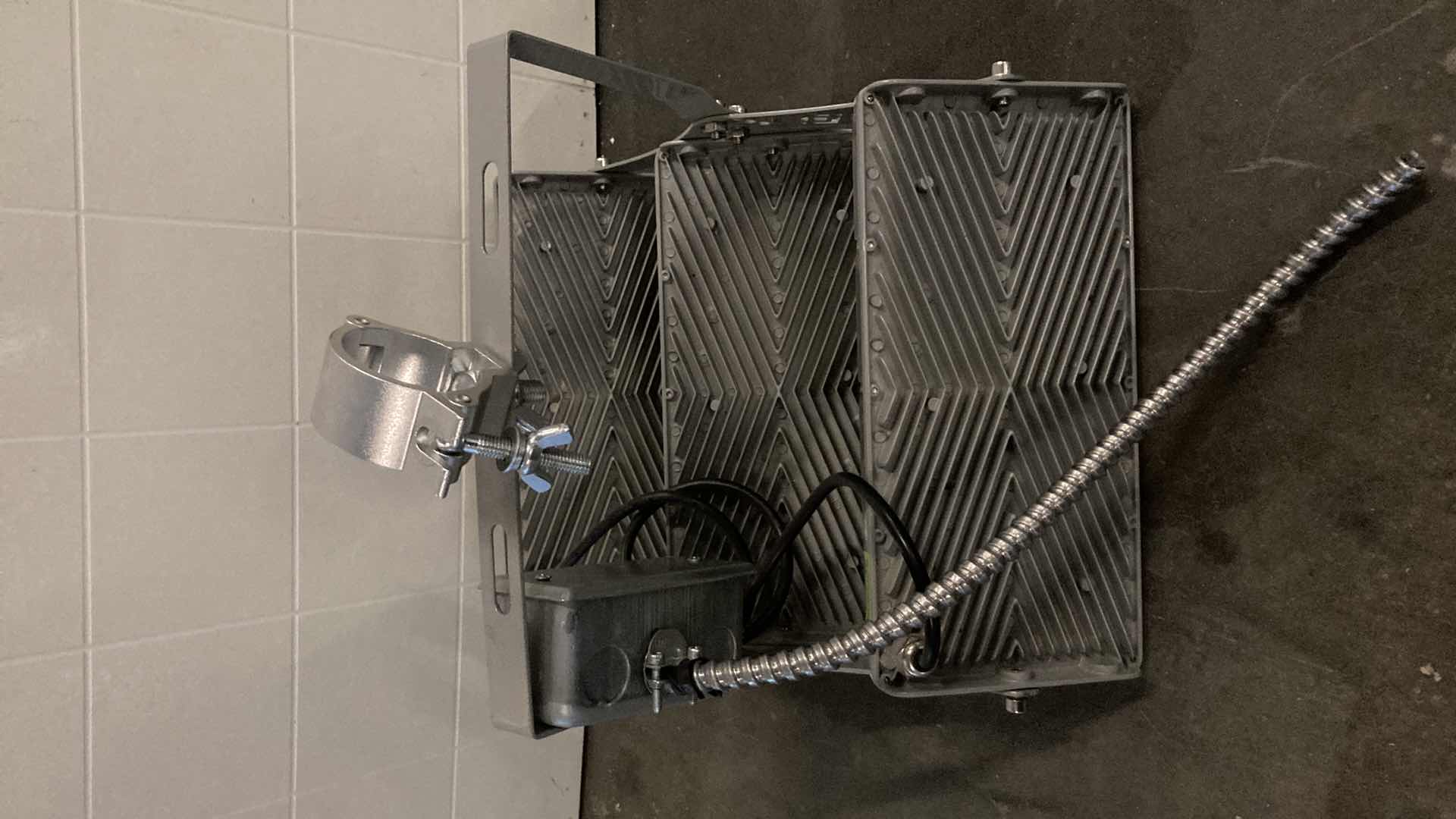 Photo 1 of TYCOLIT LED MODULE LIGHTS MODEL DF04 (3) W BRACKET MOUNT (HARDWIRE ONLY)