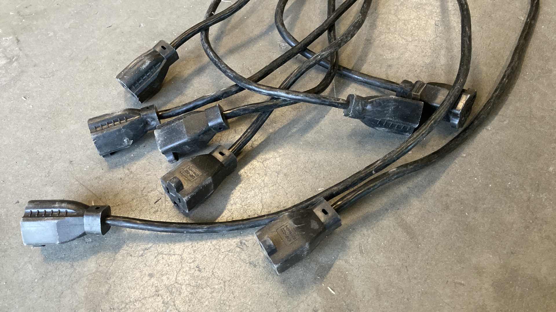 Photo 2 of BLACK 10FT EXTENSION CORDS (8)